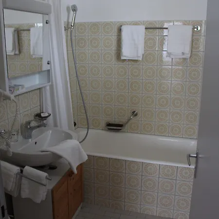 Al Rom فندق Tschierv