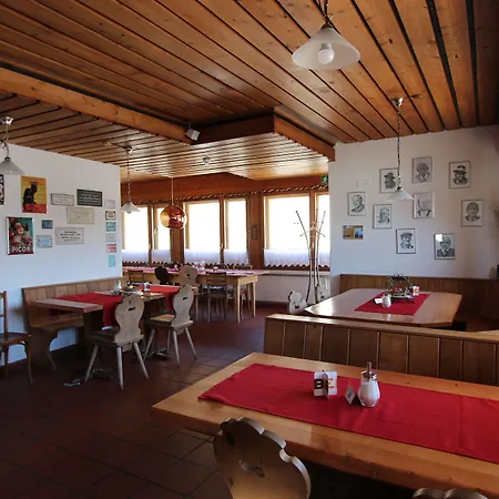 Al Rom فندق Tschierv