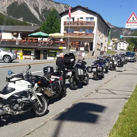 فندق Al Rom Tschierv